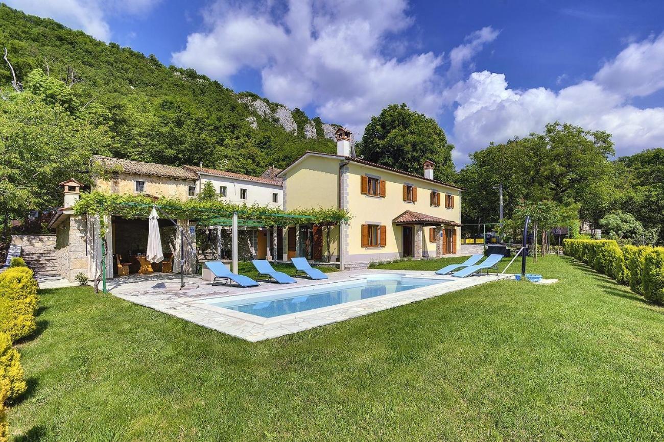 Villa Bella Lupoglav エクステリア 写真