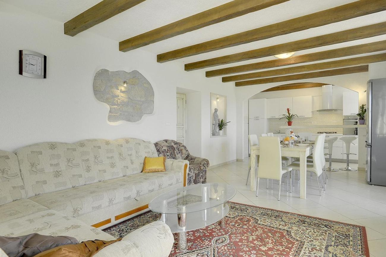 Villa Bella Lupoglav エクステリア 写真